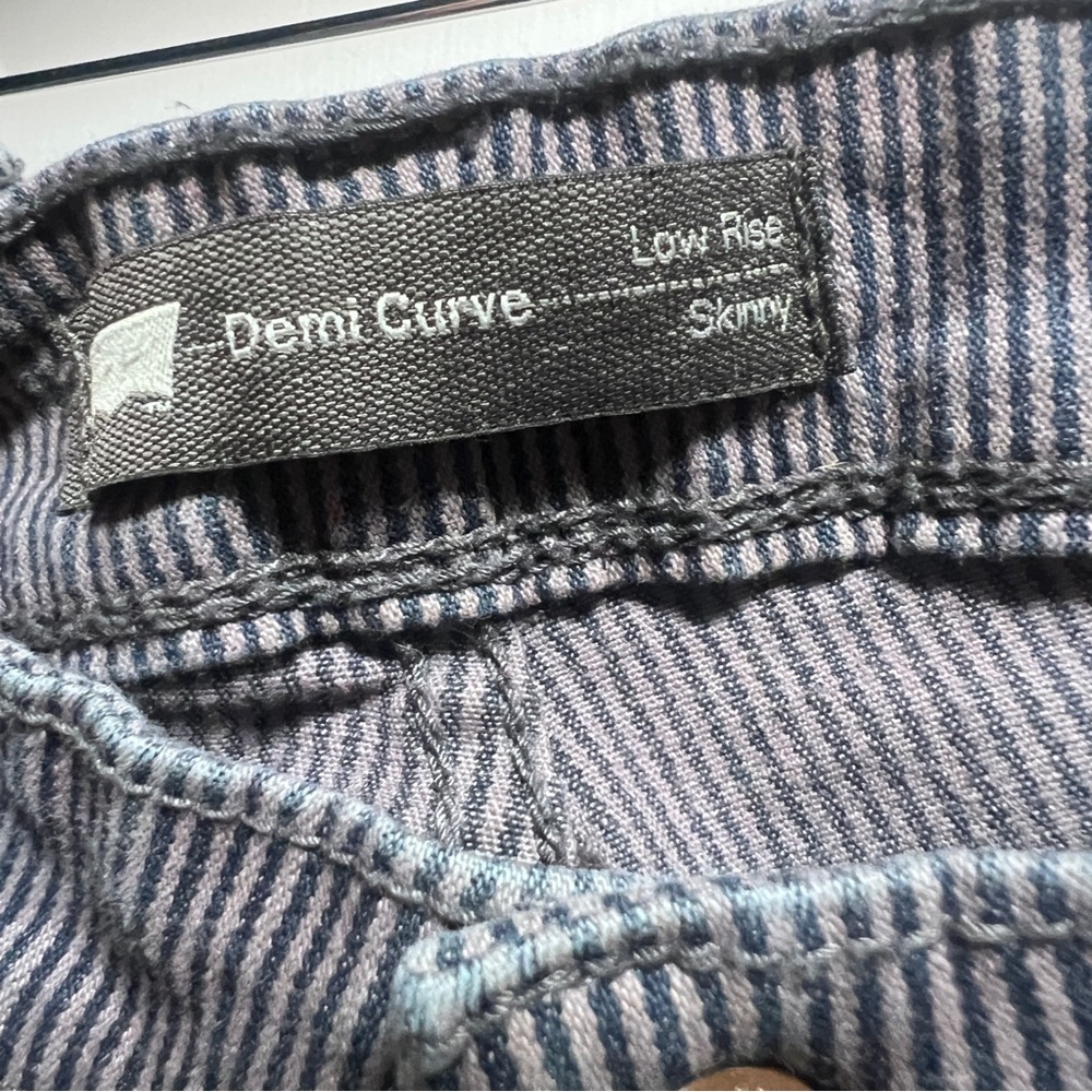 ✨Levi’s Women's Demi Curve Skinny Jeans – Size 32x32 – Low Rise – Striped - Picture 4 of 7